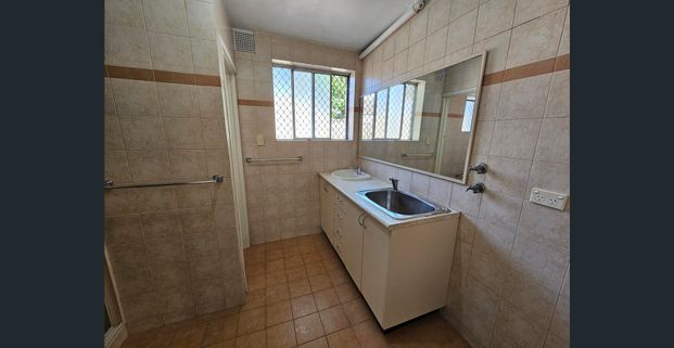 Delightful 2-bedroom, 1-bathroom unit *Open Thurs 18th Dec 4.30 to 4.45* - Photo 1