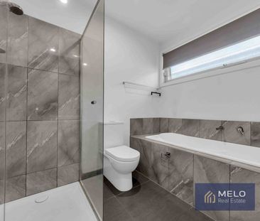 Luxurious Corner townhouse - Photo 1