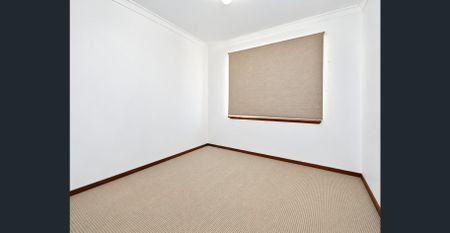 3-Bedroom Home in Convenient Beckenham Location - Photo 2