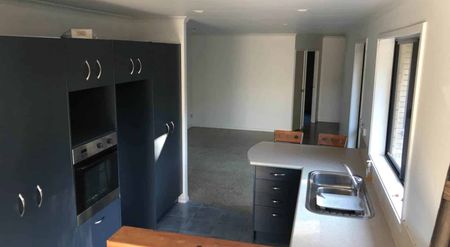 Lovely 4 bedroom, 2 bathroom, single level fam... - Photo 2