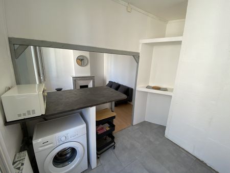 Appartement 2 pièces 33m2 MARSEILLE 4EME 683 euros - Photo 4