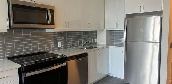 Yonge & Sheppard Bright +Spacious 1Bdrm +Den Open Concept Living Room - Photo 2