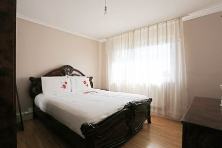 Price £1,800 pcm - Available 06/06/2026 - Part Furnished - Photo 4