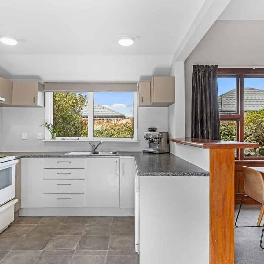 Heritage style 3 bedroom with garage - Photo 1