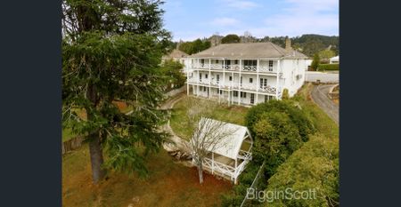 APARTMENT LIVING ON LAKE DAYLESFORD - Photo 3