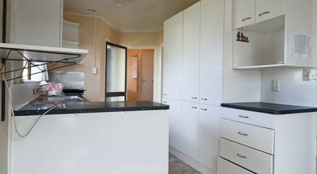 3 Bed 1 Bath for Rent in Otara - Photo 3