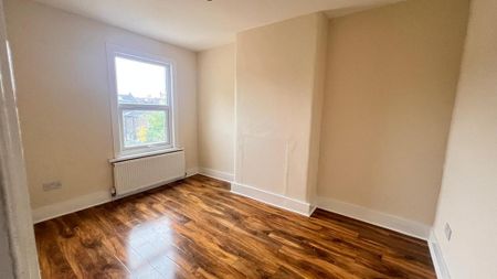 4 bedroom terraced house to rent - Photo 5