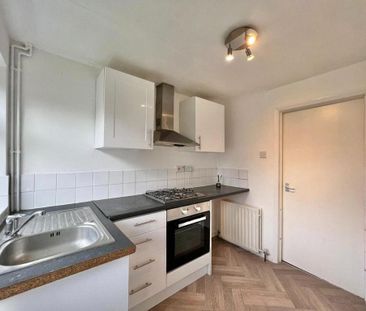 2 bedroom semi-detached house to rent - Photo 6