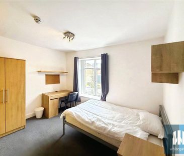 1 bedroom in a house share to rent - Photo 2