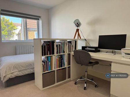 2 bedroom end of terrace house to rent - Photo 4