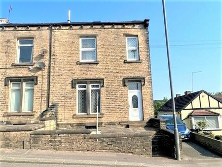 THREE BEDROOM TERRACED HOUSE - Photo 2