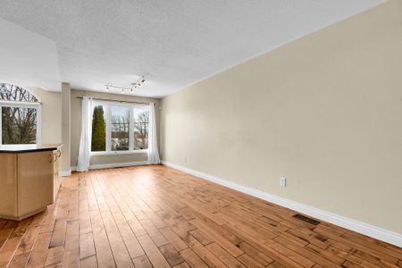 For Lease - 2047 Dunollie Crescent, Kanata, Ontario - Photo 2