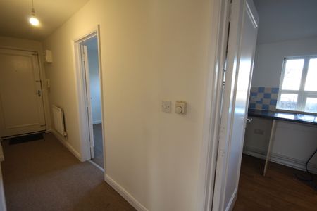 Herriotts Lane, Wellingborough, Northants, NN8 - Photo 2