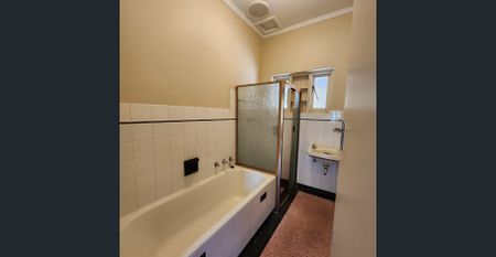 4 Bedroom Home - Photo 4