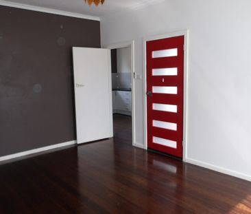 CHARMING RENOVATED 2 BEDROOM UNIT - Photo 4