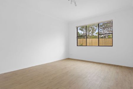 Newly renovated & Convenient location - Photo 4