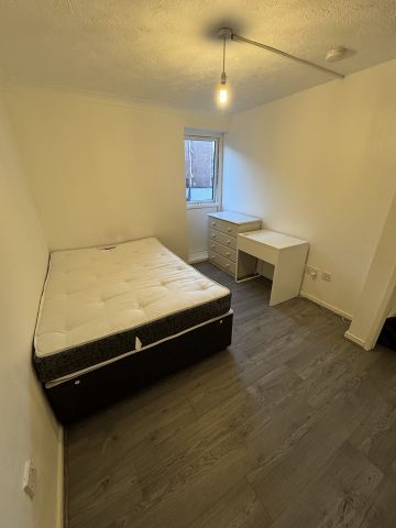 6 Bed Semi-Detached House, Lyon Street, SO14 - Photo 4