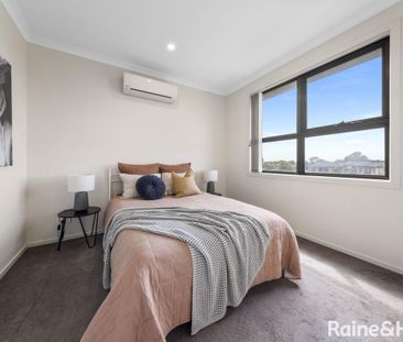 Modern Townhouse in a Quiet Glenroy Location - Photo 4