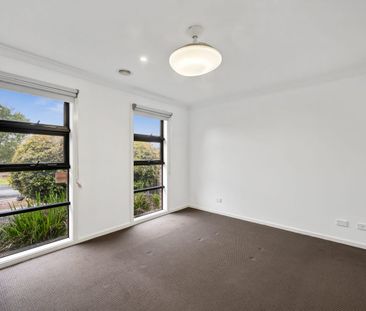 Stylish Family Living in Waurn Ponds - Photo 3