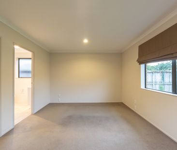 Four Bedroom Family Home - Photo 2