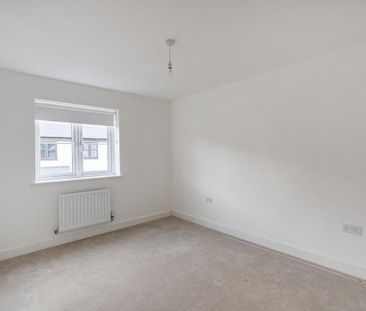 4 bedroom detached house to rent - Photo 2