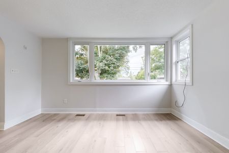 For Lease - 38 St David Street, Kawartha Lakes, Ontario - Photo 3