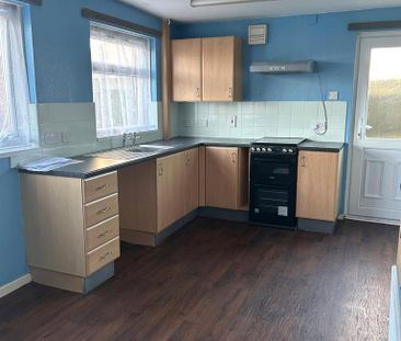 3 bedroom semi-detached house to rent - Photo 6