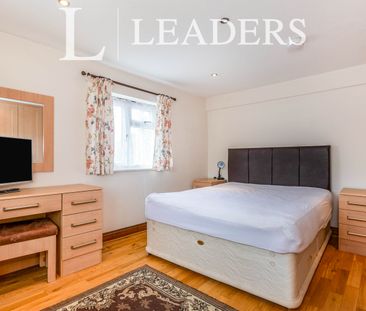 1 bedroom room to rent Milton Drive, TW17 - Photo 3
