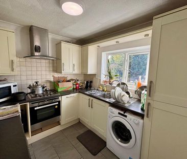 1 bedroom in a house share to rent - Photo 3