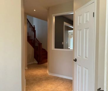 Detached Home For Lease | W9237250 - Photo 5