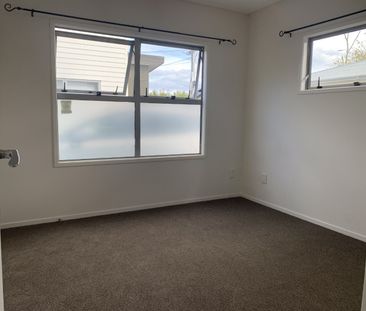 Perfectly positioned in the heart of Hillcrest is this modern four ... - Photo 2