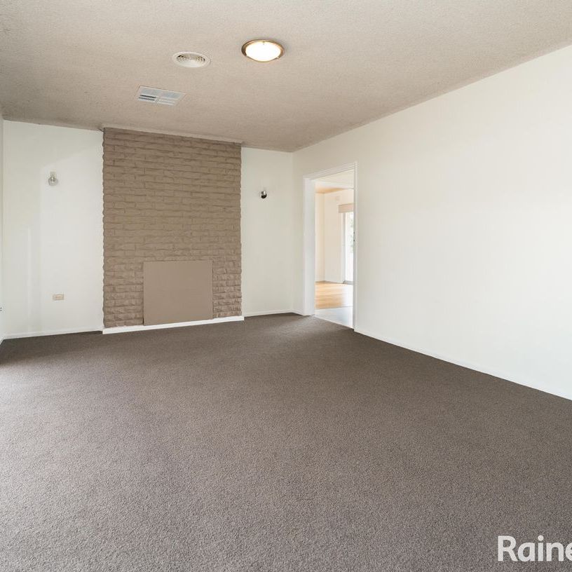 SPACIOUS FAMILY HOME - Photo 1