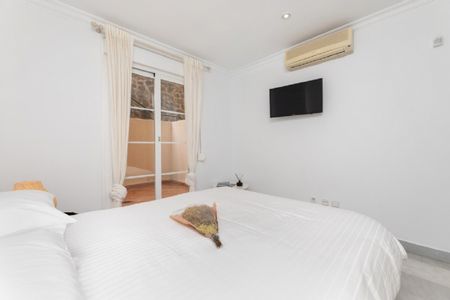 2 Bedroom Apartment For Rent in Nueva Andalucía, Málaga - Photo 3