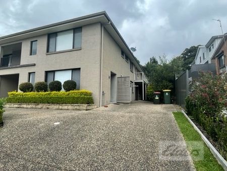 Spacious Unit - Photo 2