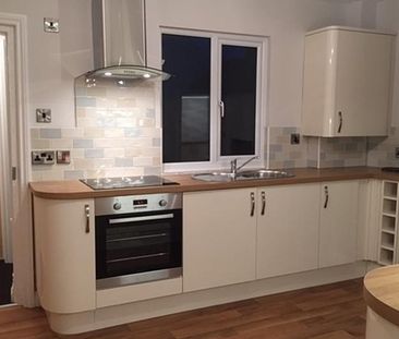 3 bedroom terraced house to rent - Photo 2