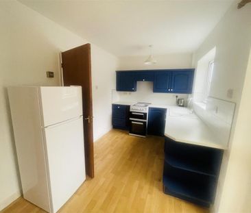 2 bedroom semi-detached house to rent - Photo 5