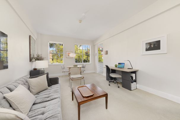 Spacious & Light-Filled 1-Bedroom Apartment - Offered Furnished - Photo 1