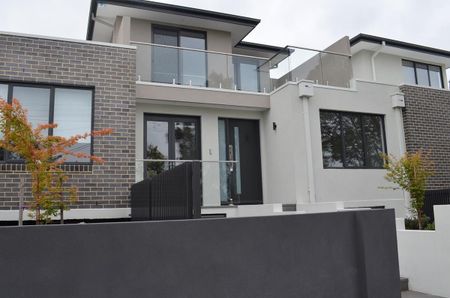 2/1 Ramu Grove, Ashburton - Photo 2