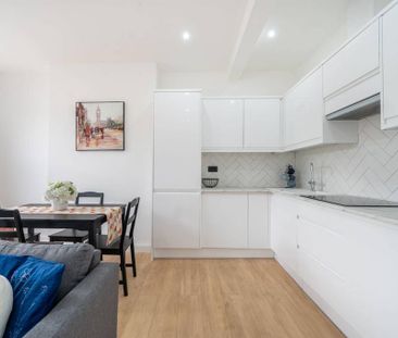 2 bedroom flat to rent - Photo 2