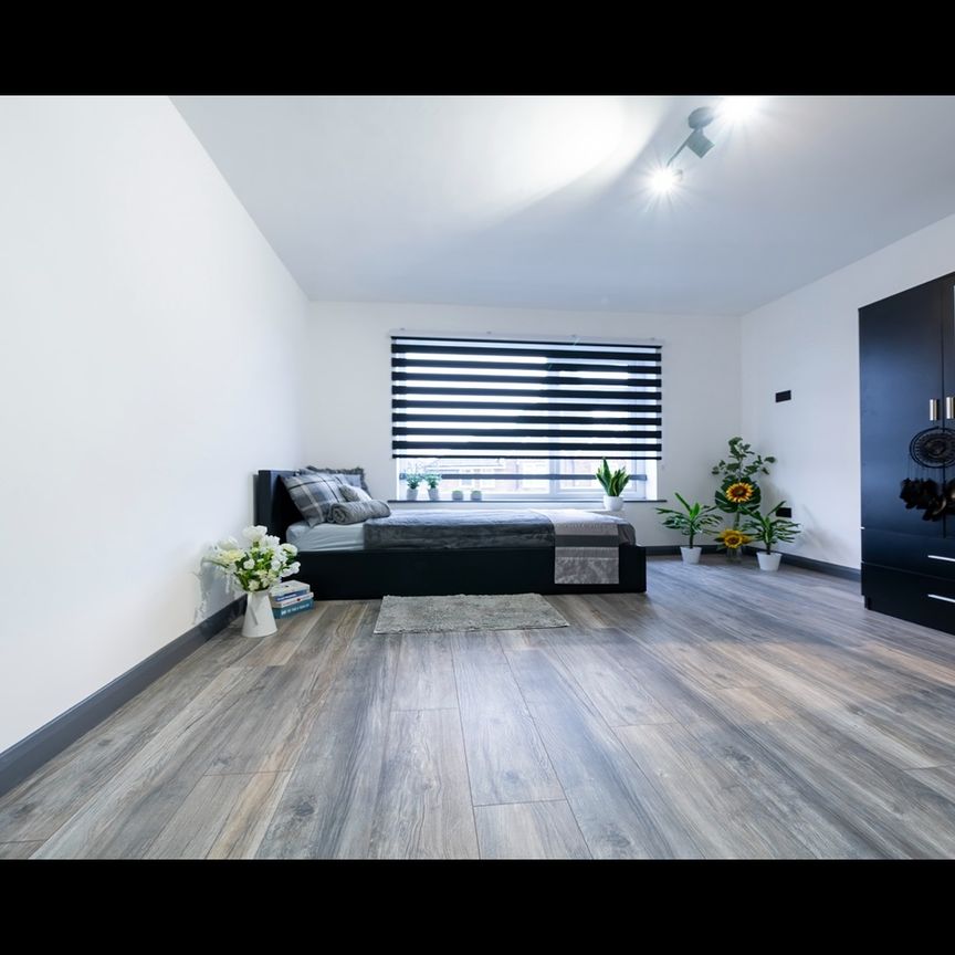 Room in a Shared House, Shaw Road, BR1 - Photo 1