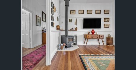 Highset Character Home - Photo 3