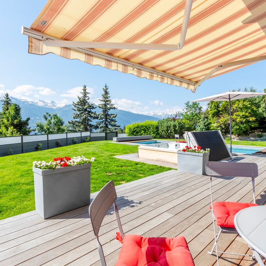 CHALET DE STANDING DE 9 PIÈCES AVEC PISCINE EXTÉRIEUR ET JACUZZI - Foto 1