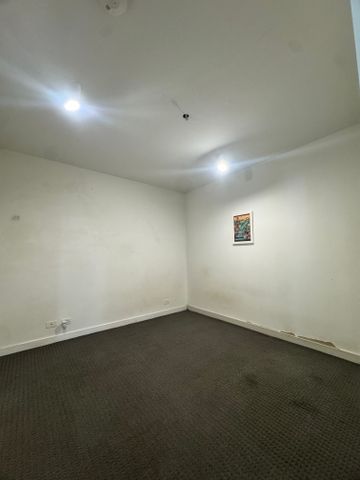 Affordable 2 Bedroom Living in Docklands - Photo 3