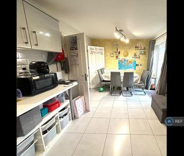 3 bedroom detached house to rent - Photo 2