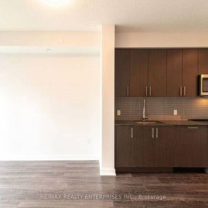 enBurnhamthorpe/Confederation Bright 1Bdrm +Den Open concept as 2 - Photo 2