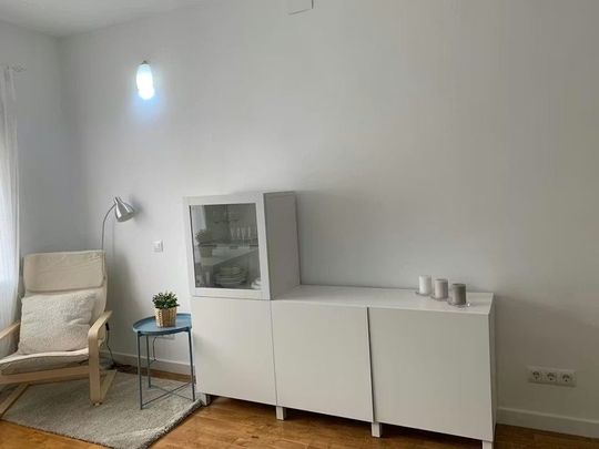 Carrer del Comte de Güell, Barcelona, Catalonia 08028 - Foto 1