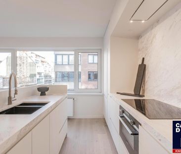 Gerenoveerd en centraal gelegen hoekappartement - Photo 5