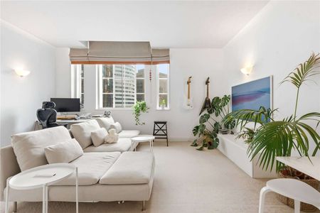 A modern 1 bedroom apartment situated near Waterloo Station with access to leisure facilities. - Photo 5