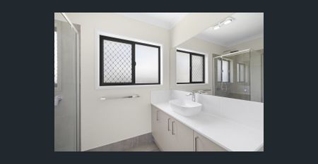 SLEEK, SPACIOUS & EASY LIVING - Photo 3