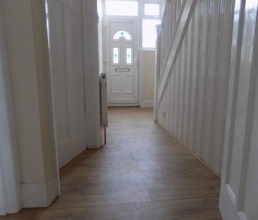 3 bedroom semi-detached house to rent - Photo 6